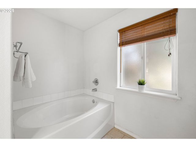 7143 Se AUSTIN Dr, Hillsboro, OR 97123