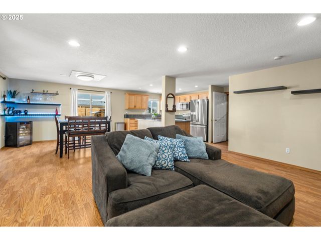 7143 Se AUSTIN Dr, Hillsboro, OR 97123