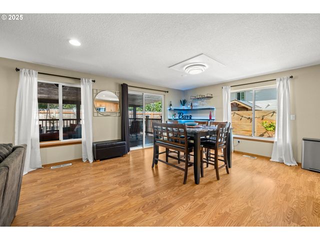 7143 Se AUSTIN Dr, Hillsboro, OR 97123