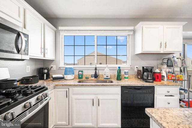 9264 KRISTY DR, Manassas Park, VA 20111