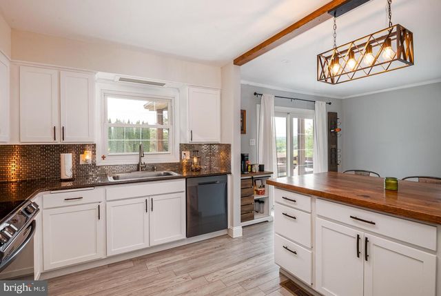 307 SKYLINE DR, Reading, PA 19606