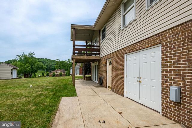 307 SKYLINE DR, Reading, PA 19606
