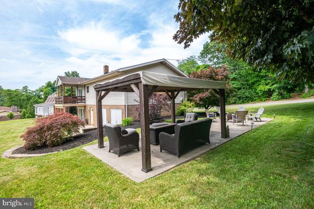 307 SKYLINE DR, Reading, PA 19606