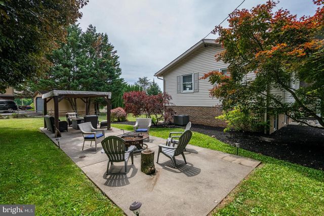307 SKYLINE DR, Reading, PA 19606