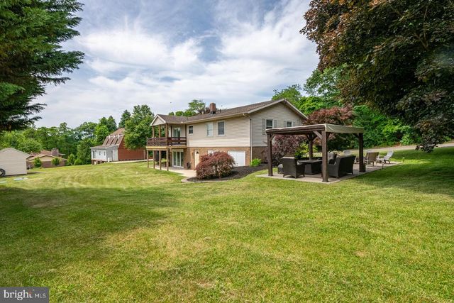 307 SKYLINE DR, Reading, PA 19606