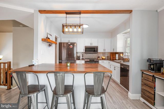 307 SKYLINE DR, Reading, PA 19606