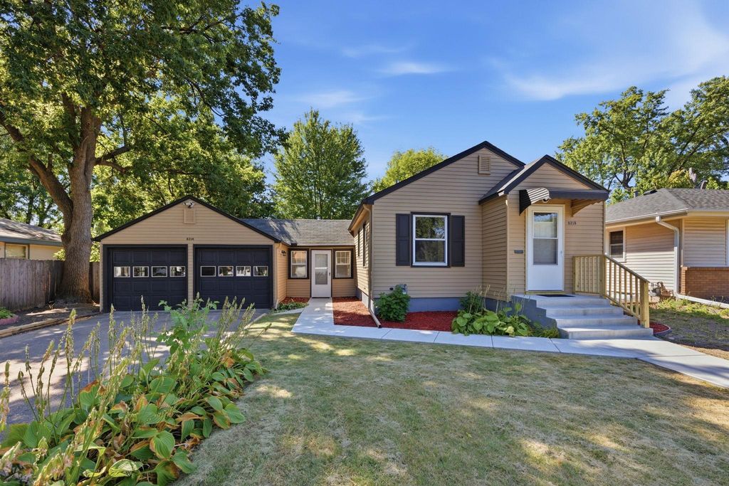 8218 Nicollet Avenue S, Bloomington, MN 55420 — exterior