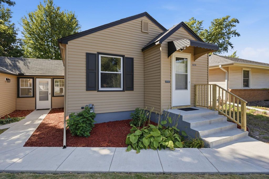 8218 Nicollet Avenue S, Bloomington, MN 55420 — photo 2