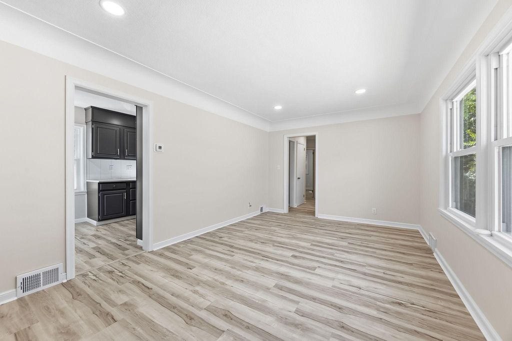 8218 Nicollet Avenue S, Bloomington, MN 55420 — photo 4
