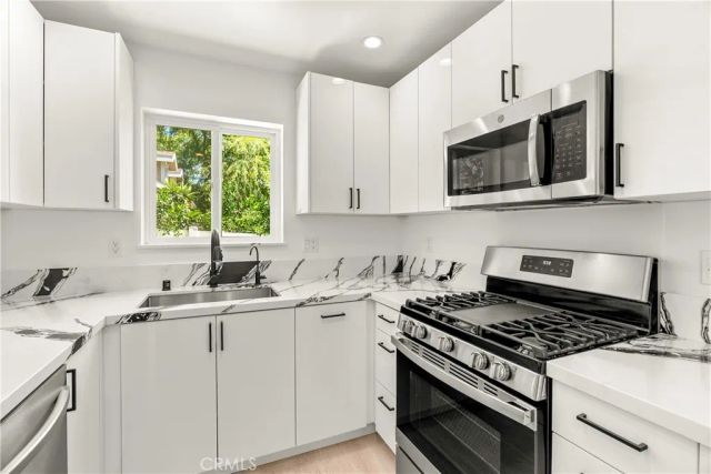 3419 Montrose Ave, La Crescenta, CA 91214
