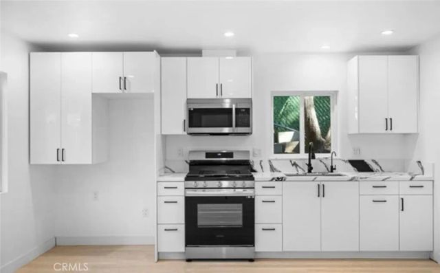 3419 Montrose Ave, La Crescenta, CA 91214