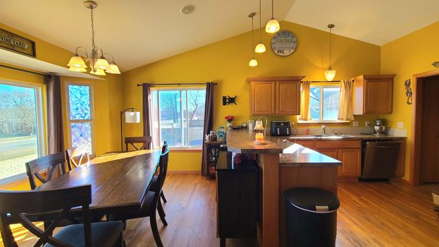 105 Primrose Ct, Rose Hill, KS 67133