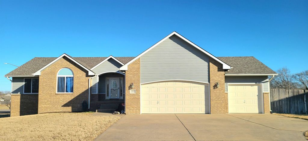 105 Primrose Ct, Rose Hill, KS 67133