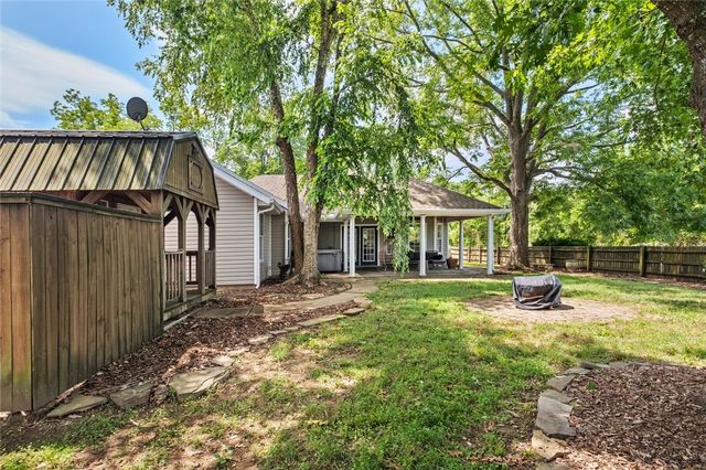 2289 Oaklawn Avenue, Fayetteville, AR 72701