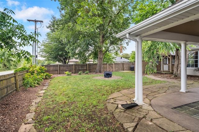 2289 Oaklawn Avenue, Fayetteville, AR 72701