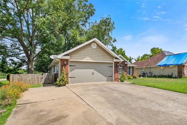 2289 Oaklawn Avenue, Fayetteville, AR 72701