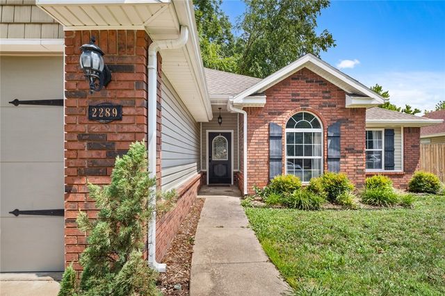 2289 Oaklawn Avenue, Fayetteville, AR 72701