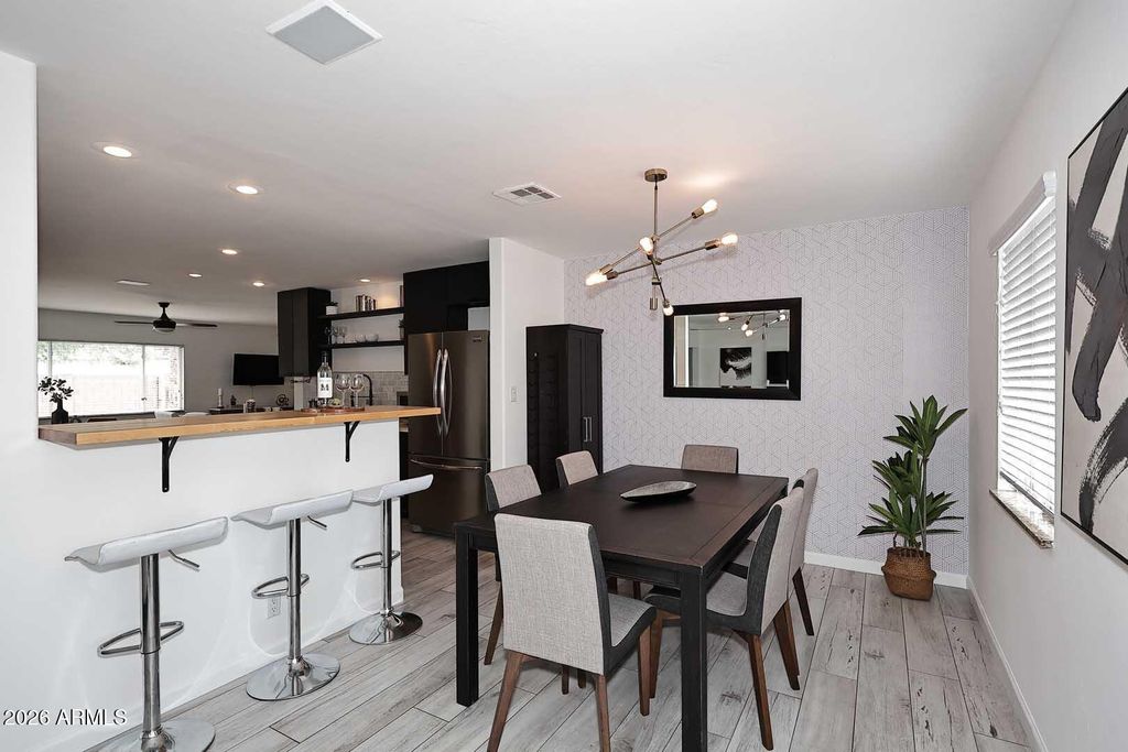 Image 11 of property listing at 6829 E ALMERIA Road, Scottsdale, AZ 85257