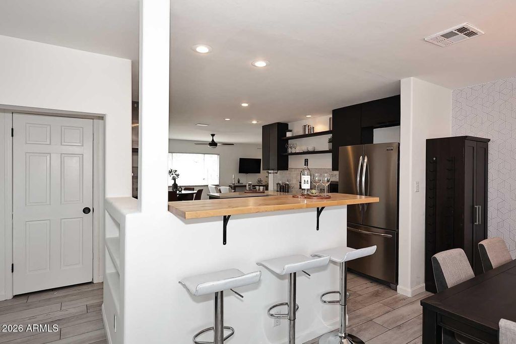 Image 12 of property listing at 6829 E ALMERIA Road, Scottsdale, AZ 85257