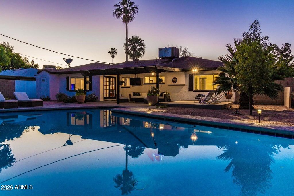 Image 2 of property listing at 6829 E ALMERIA Road, Scottsdale, AZ 85257