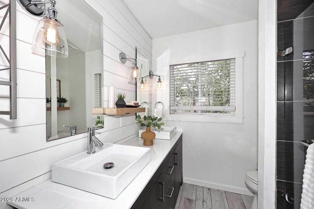 Image 27 of property listing at 6829 E ALMERIA Road, Scottsdale, AZ 85257