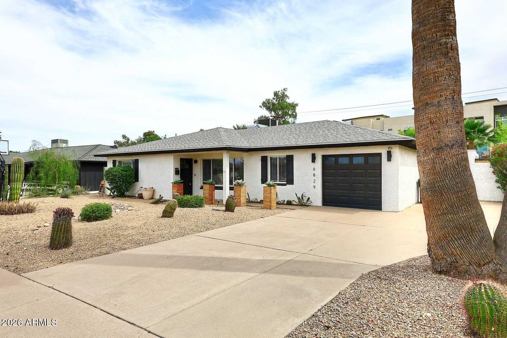 Image 3 of property listing at 6829 E ALMERIA Road, Scottsdale, AZ 85257