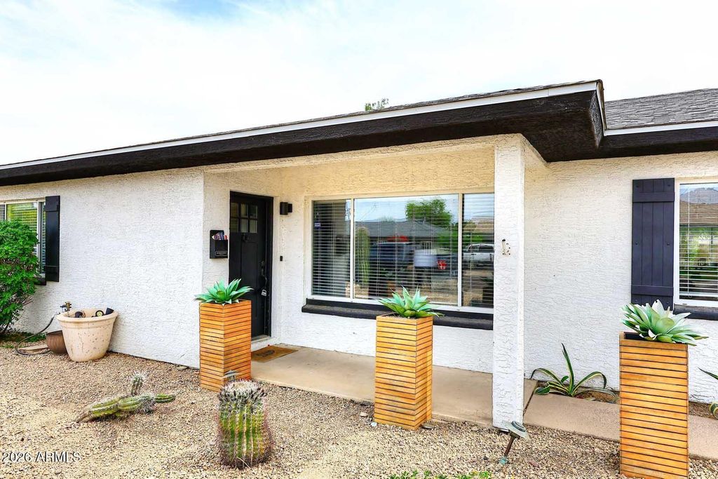 Image 5 of property listing at 6829 E ALMERIA Road, Scottsdale, AZ 85257