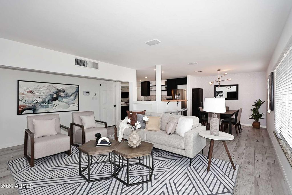 Image 7 of property listing at 6829 E ALMERIA Road, Scottsdale, AZ 85257