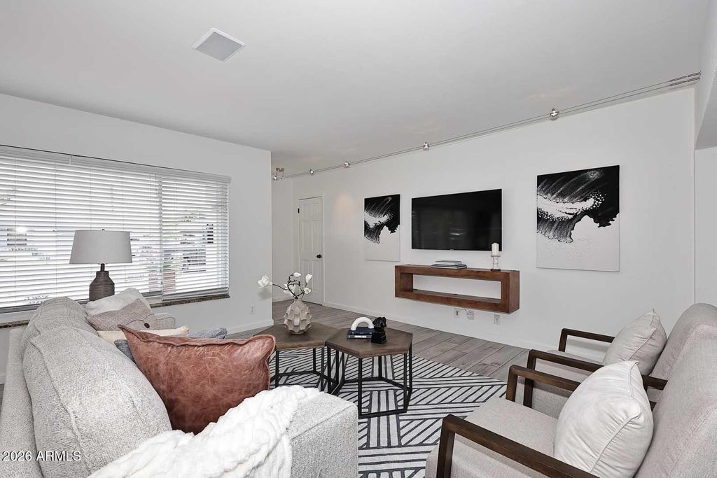 Image 9 of property listing at 6829 E ALMERIA Road, Scottsdale, AZ 85257