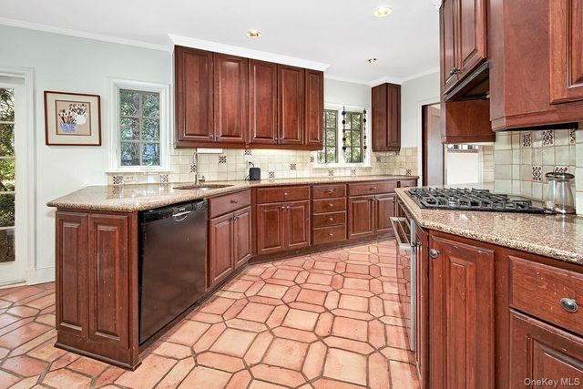 216 Hartsdale Avenue, White Plains, NY 10606