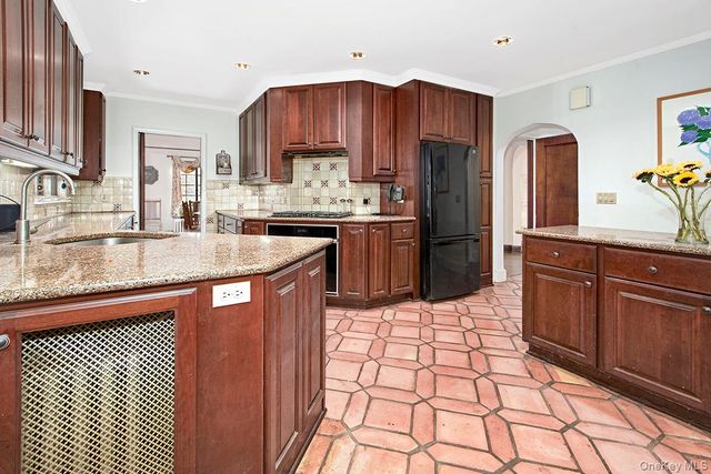 216 Hartsdale Avenue, White Plains, NY 10606