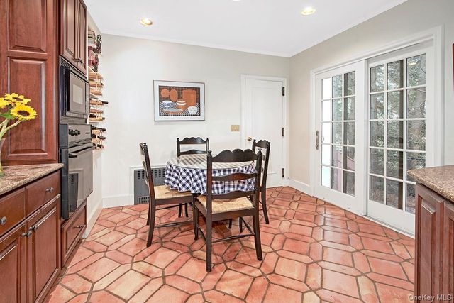 216 Hartsdale Avenue, White Plains, NY 10606