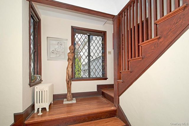 216 Hartsdale Avenue, White Plains, NY 10606