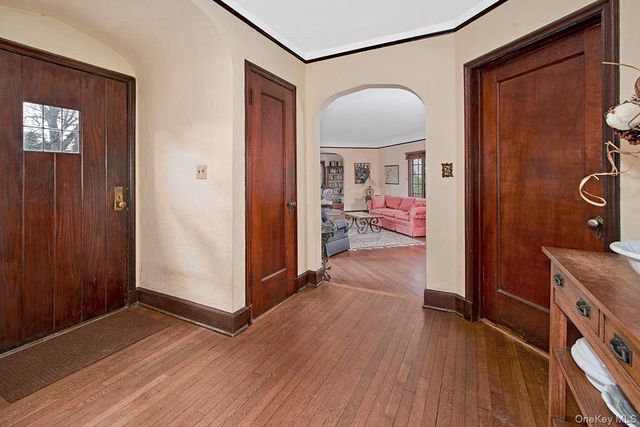 216 Hartsdale Avenue, White Plains, NY 10606