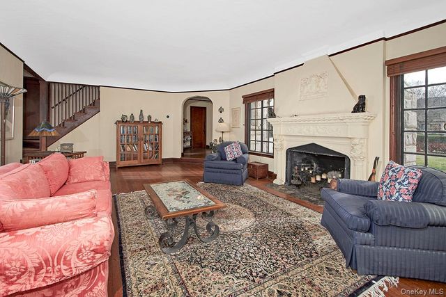 216 Hartsdale Avenue, White Plains, NY 10606