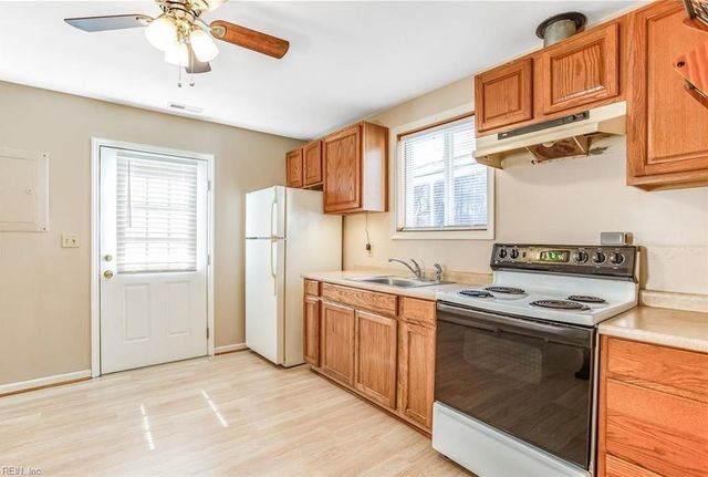 1804 Portlock RD, Chesapeake, VA 23324