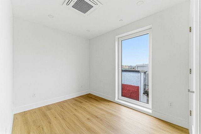 1035 Commonwealth Ave 303, Boston, MA 02215