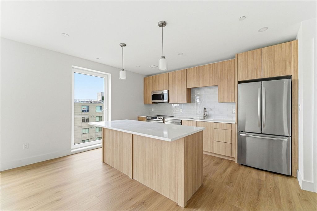1035 Commonwealth Ave 303, Boston, MA 02215