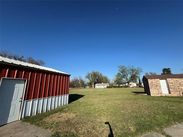 1802 N Douglas Boulevard, Oklahoma City, OK 73141