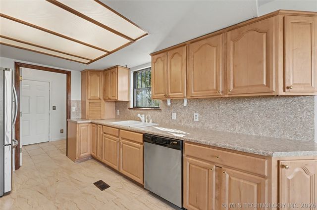 134 Spunky Creek Drive, Catoosa, OK 74015