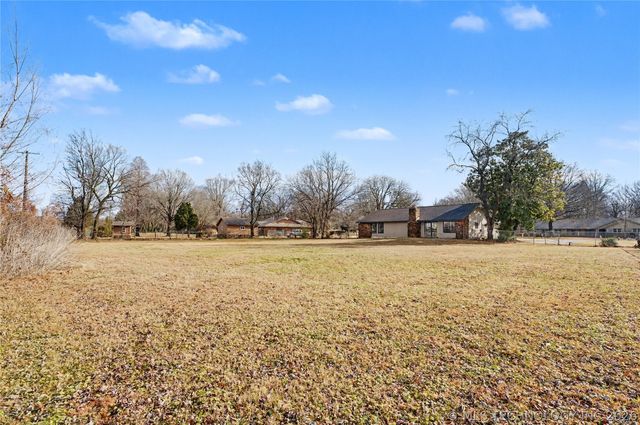 134 Spunky Creek Drive, Catoosa, OK 74015