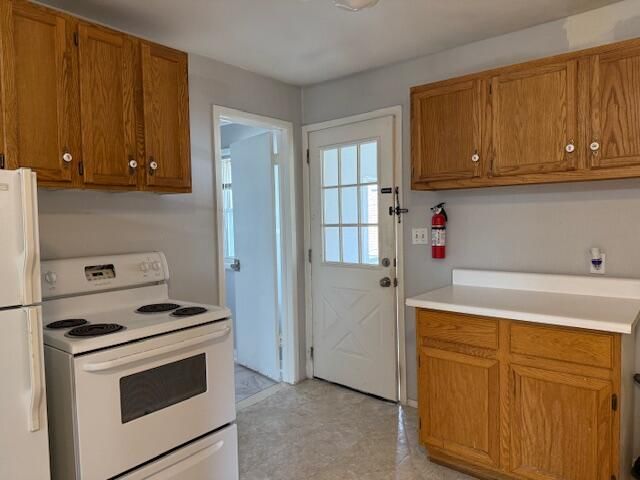 840 Superior Boulevard, Wyandotte City, MI 48192