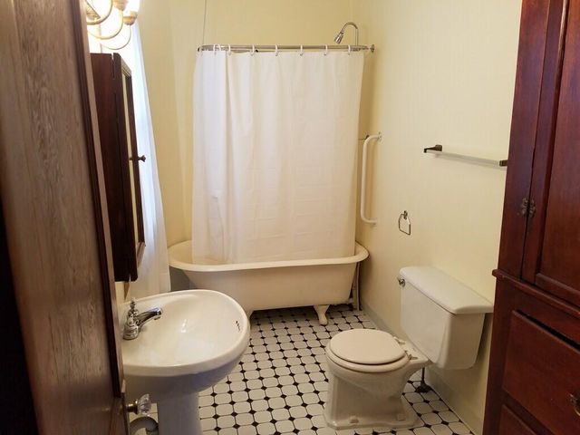 840 Superior Boulevard, Wyandotte City, MI 48192
