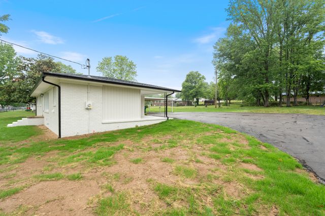 113 Brook St, Mc Ewen, TN 37101