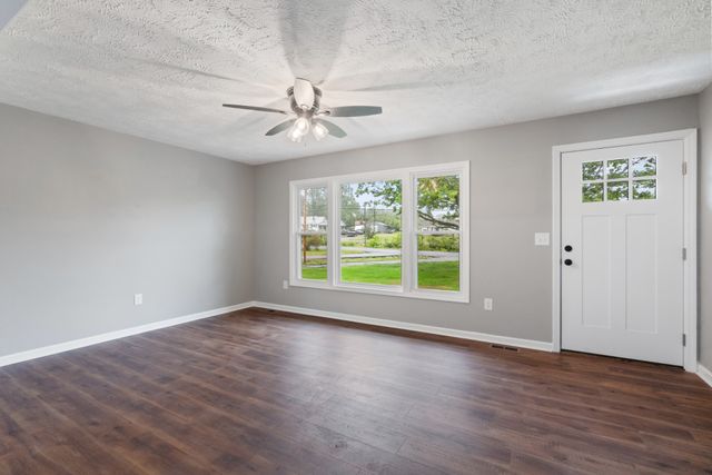 113 Brook St, Mc Ewen, TN 37101