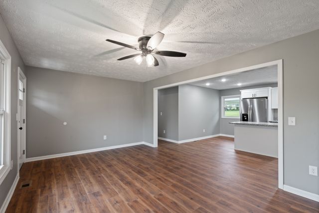 113 Brook St, Mc Ewen, TN 37101