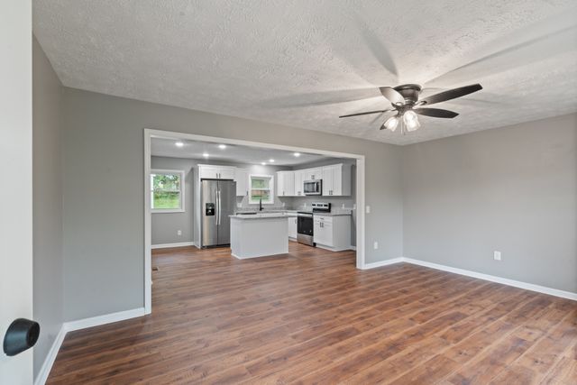 113 Brook St, Mc Ewen, TN 37101