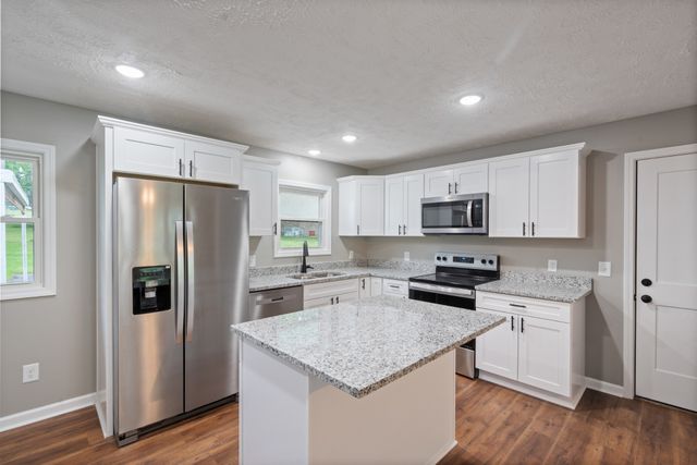 113 Brook St, Mc Ewen, TN 37101