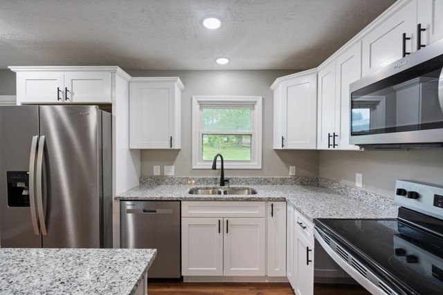 113 Brook St, Mc Ewen, TN 37101