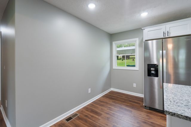113 Brook St, Mc Ewen, TN 37101